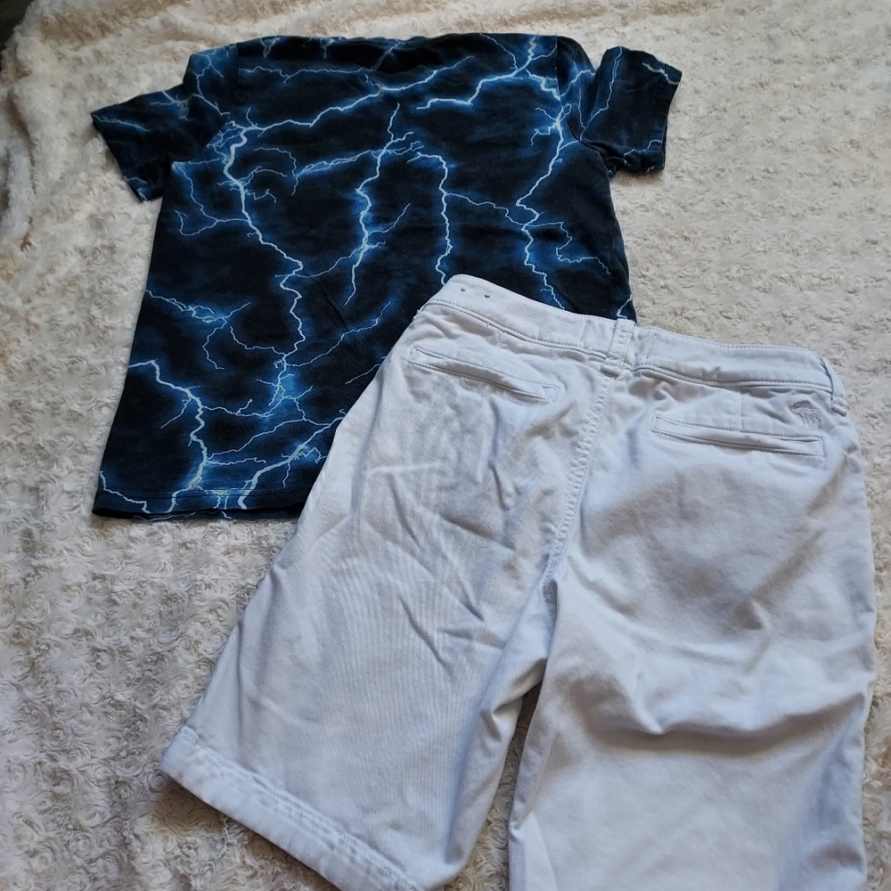 Abercrombie Kids Off White Shorts & Blue Lightening Graphic T-shirt 11/12 School - Picture 3 of 4
